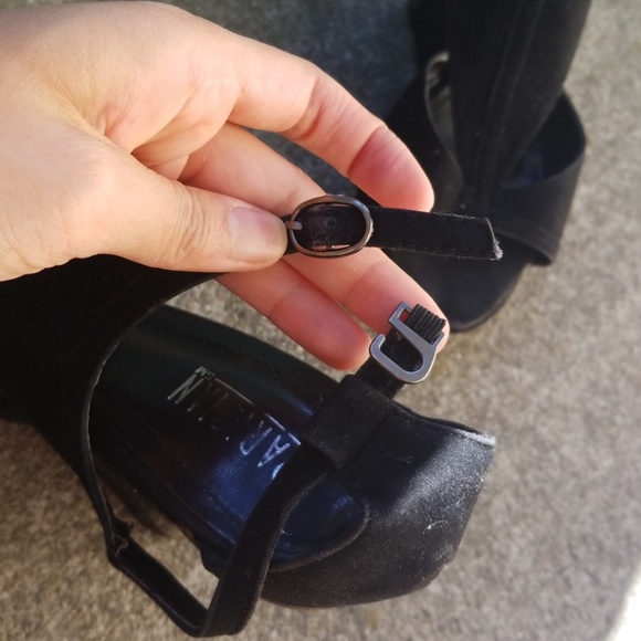 Shoes - Picture 4 of 8